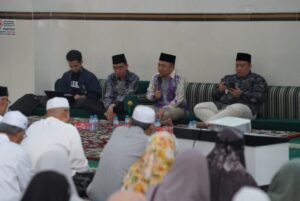Anggota Komisi VIII DPR RI Sudian Noor ajak santri manfaatkan media digital untuk dakwah Islam di Masjid Ar-Raudhah, Kalimantan Selatan. Foto: Ist/vel.