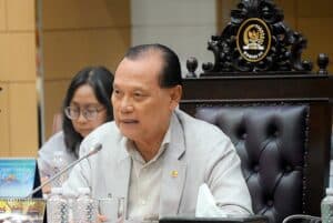 Anggota Komisi III DPR RI, Adang Daradjatun saat menerima sejumlah pengaduan warga terkait berbagai persoalan hukum di Gedung DPR RI, Senayan, Jakarta, Kamis (23/10/2025). Foto : Tari/Andri.