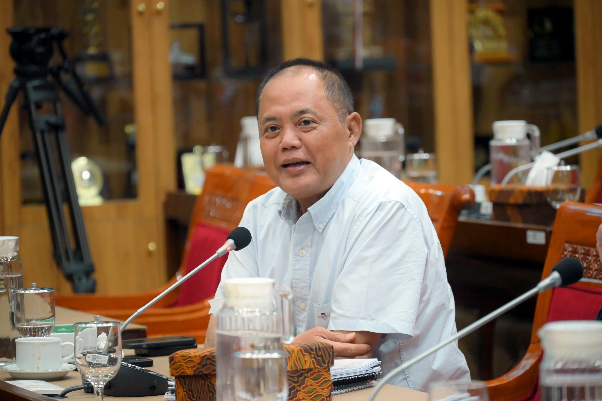 Anggota Komisi X DPR RI, Juliyatmono, saat RDPU Panja Pelestarian Cagar Budaya Komisi X dengan sejumlah Balai Pelestarian Kebudayaan (BPK) di Indonesia, di Gedung Nusantara I, Senayan, Jakarta, Selasa (30/9/2025). Foto: Tari/vel.