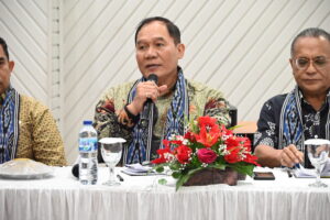 Anggota Komisi VII DPR RI Bambang Haryo Soekartono saat Kunjungan Kerja Lembaga Penyiaran Publik Radio Republik Indonesia (LPP RRI) Manado. Foto: Puntho/vel.
