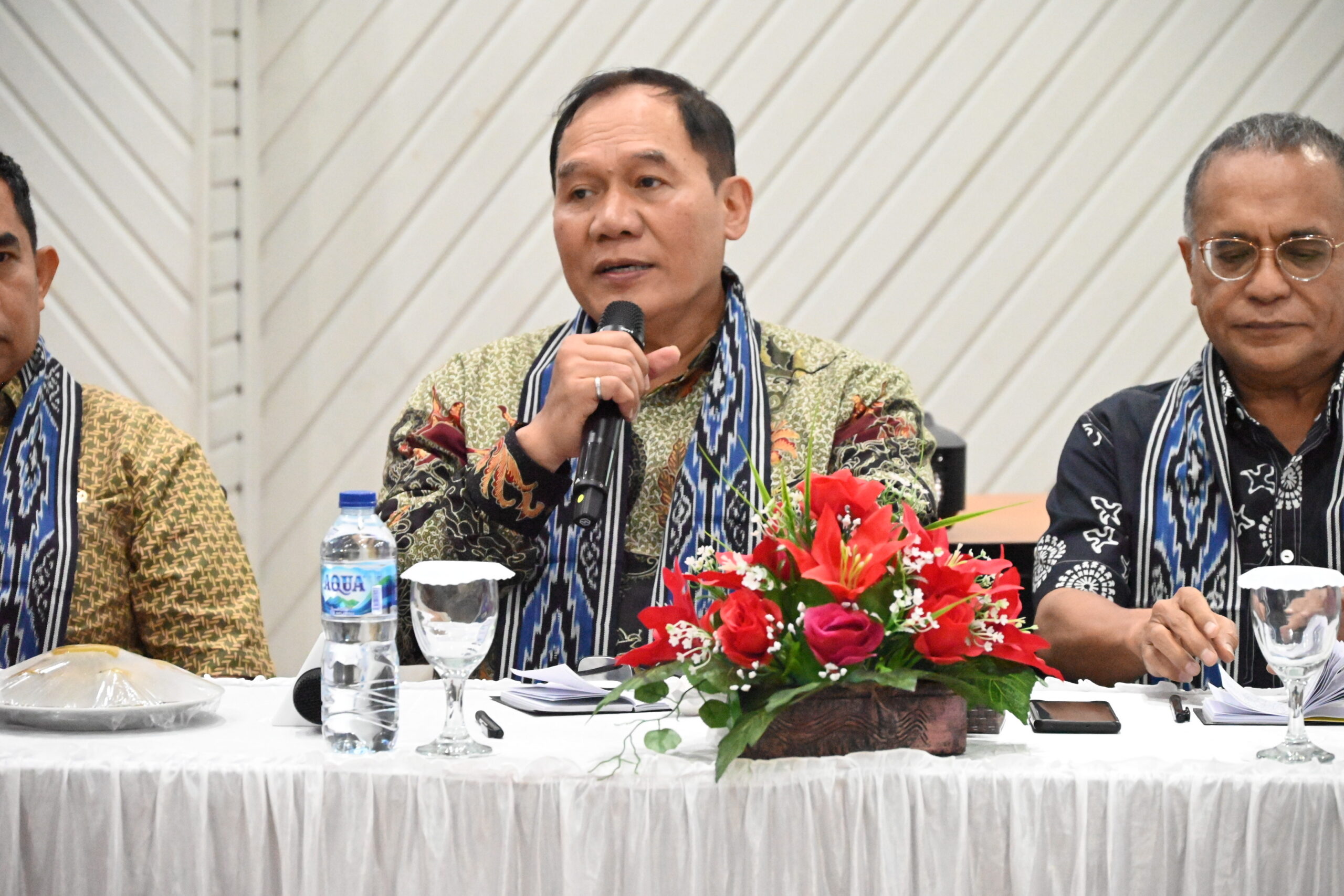Anggota Komisi VII DPR RI Bambang Haryo Soekartono saat Kunjungan Kerja Lembaga Penyiaran Publik Radio Republik Indonesia (LPP RRI) Manado. Foto: Puntho/vel.
