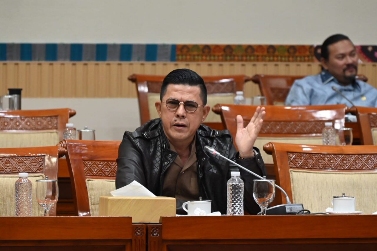 nggota Komisi III DPR RI, Soedeson Tandra, saat menerima audiensi dari DPP Advokasi Rakyat Untuk Nusantara (ARUN) di Gedung Nusantara II, Senayan, Jakarta, Rabu (1/10/2025). Foto: Arifman/vel
