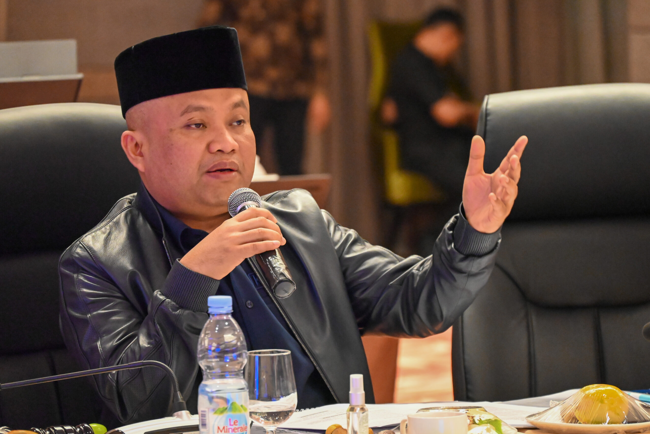Wakil Ketua Komisi XIII DPR RI Sugiat Santoso, saat memimpin pertemuan Komisi XIII DPR RI dengan seluruh stakeholder terkait di Medan, Sumatera Utara, Jumat (3/10/2025). Foto: Nadya/vel