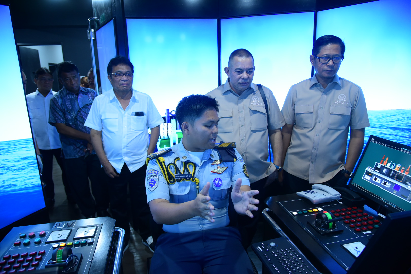 Wakil Ketua Komisi V DPR RI Ridwan Bae bersama tim saat melakukan Kunjungan Kerja Spesifik ke Politeknik Ilmu Pelayaran (PIP) Semarang, Senin (29/9/2025). Foto: Oji/vel.