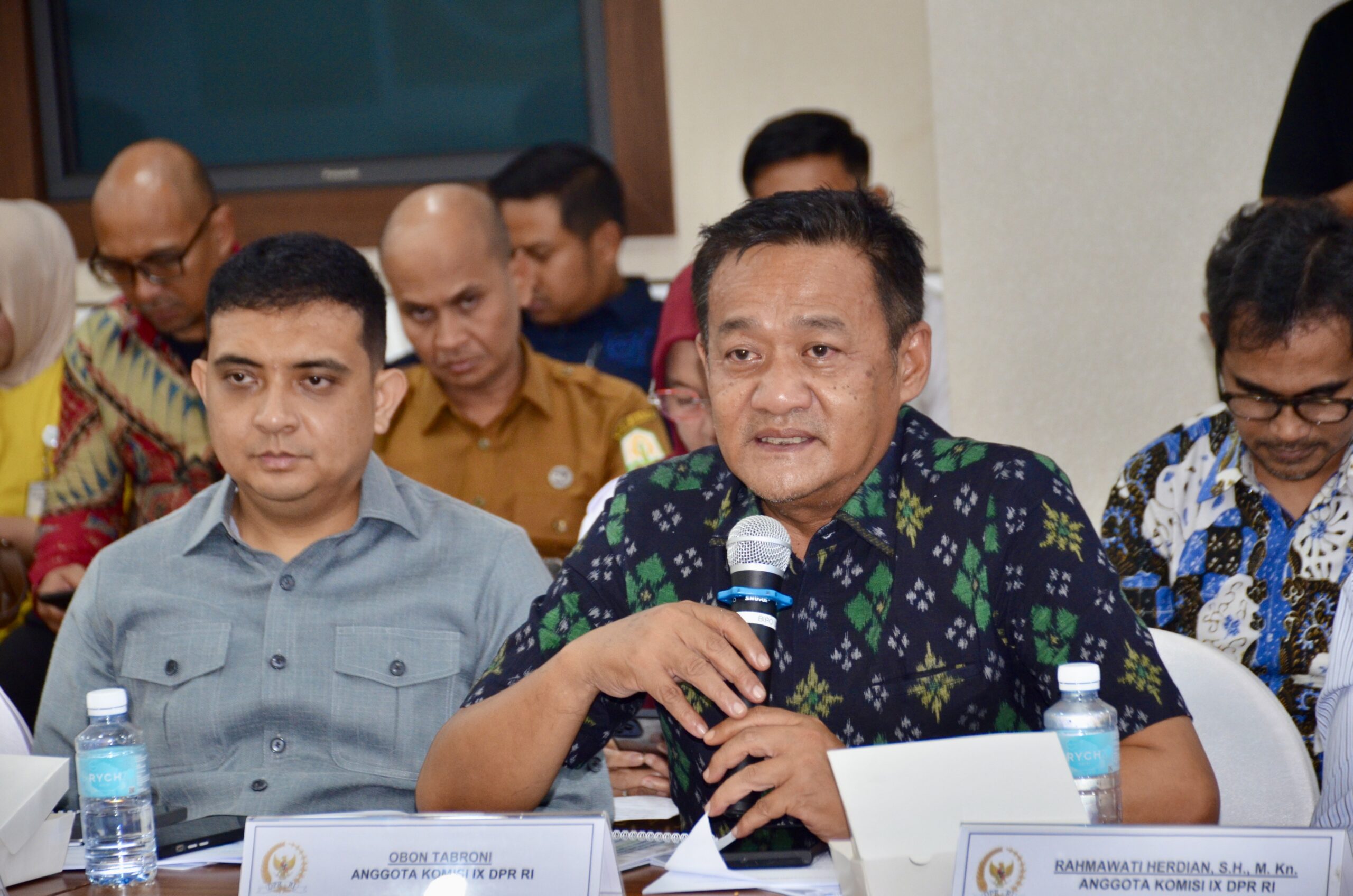 Anggota Komisi IX DPR RI, Obon Tabroni, dalam kunjungan kerja reses Komisi IX DPR RI ke Pemerintah Provinsi Aceh, pada Senin (6/10/2025). Foto: Bunga/vel.