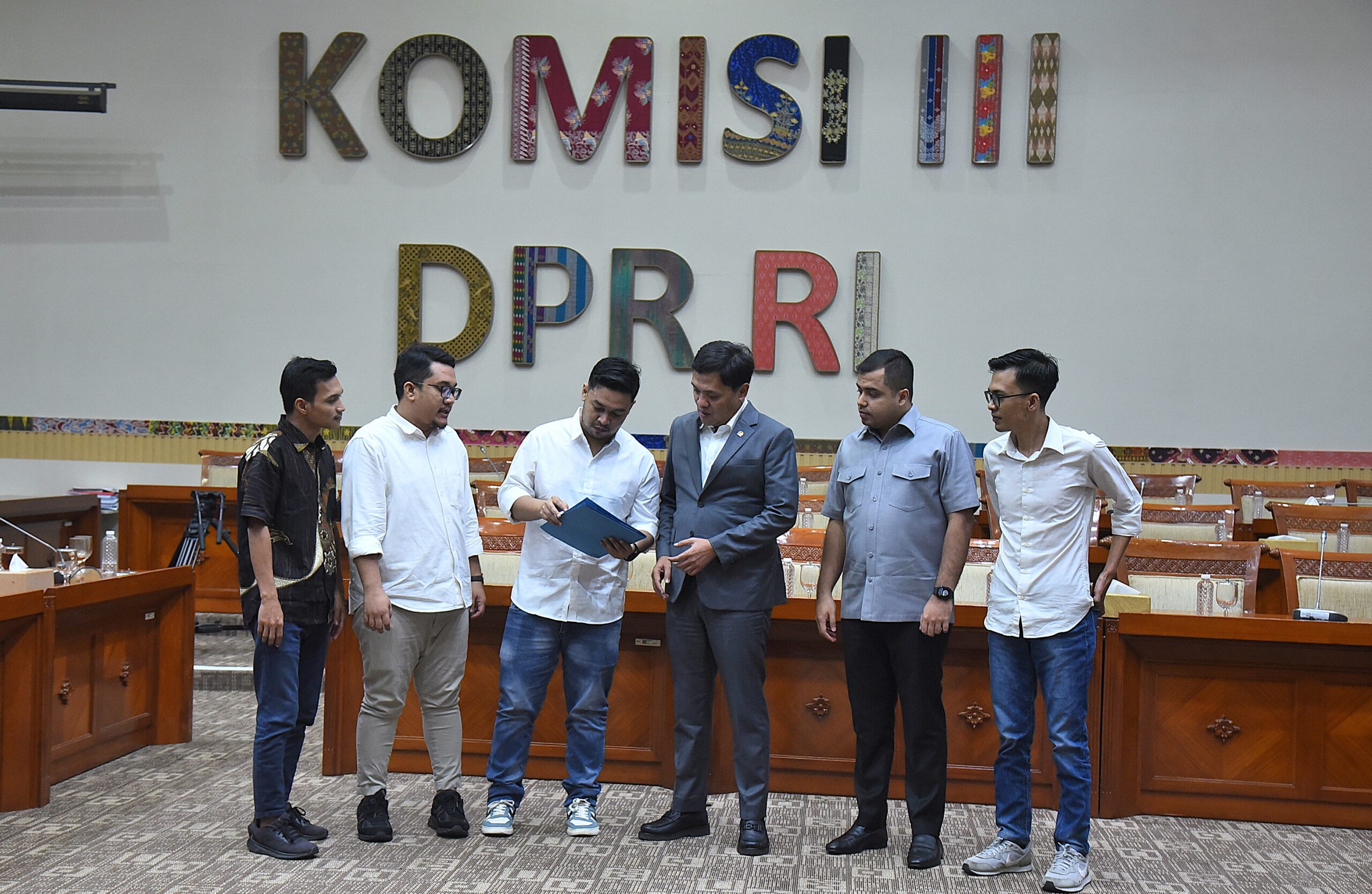 Anggota Komisi III DPR RI Muhammad Rahul dalam Rapat Dengar Pendapat Umum (RDPU) Komisi III DPR RI dengan Aliansi Mahasiswa Nusantara, di Kompleks Parlemen, Senayan, Jakarta, Rabu (15/10/2025). Foto : Devi/Andri.