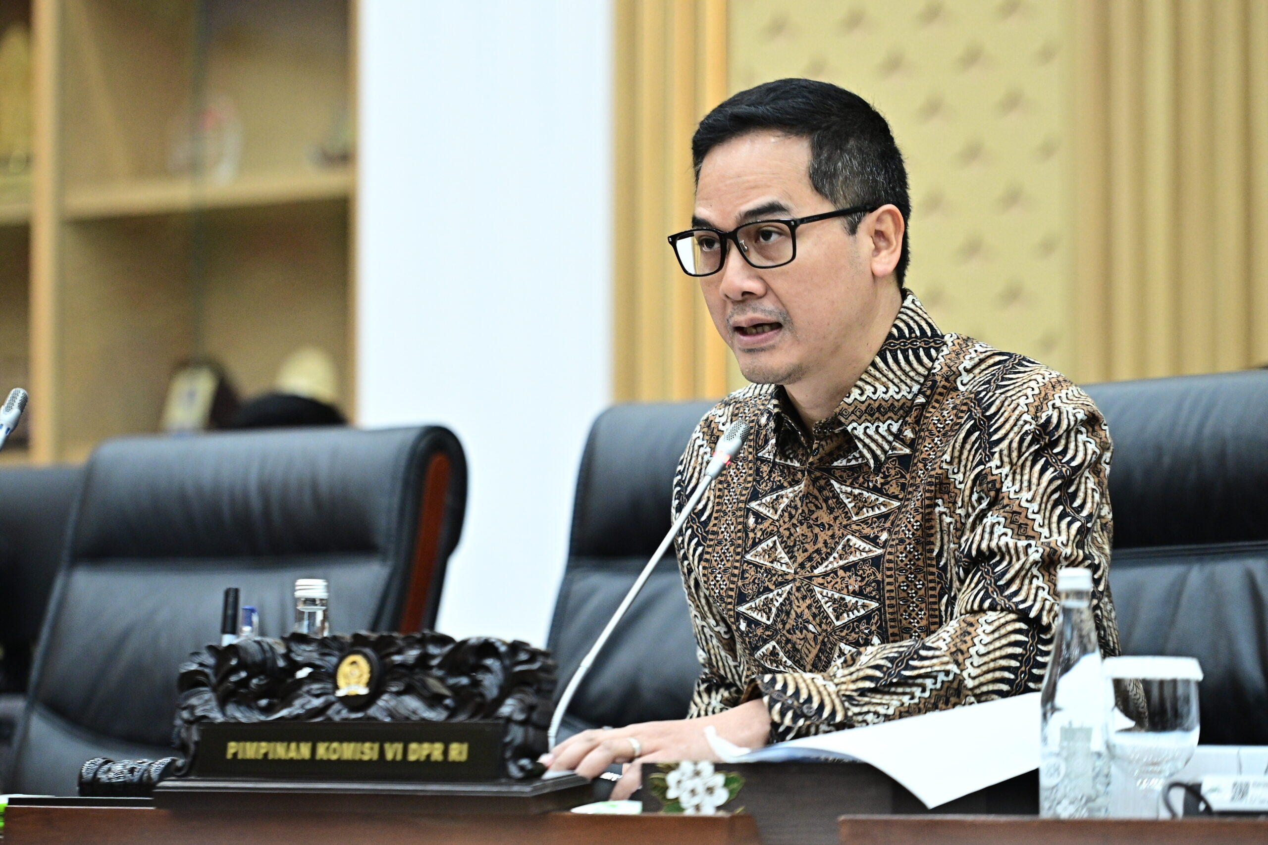 Wakil Ketua Komisi VI DPR RI Adisatrya Suryo Sulisto saat Rapat Dengar Pendapat Komisi VI DPR RI dengan Direktur Utama PT Krakatau Steel Muhammad Akbar Djohan di Gedung Nusantara I, Senayan, Jakarta, Selasa (30/9/2025). Foto: Farhan/vel.