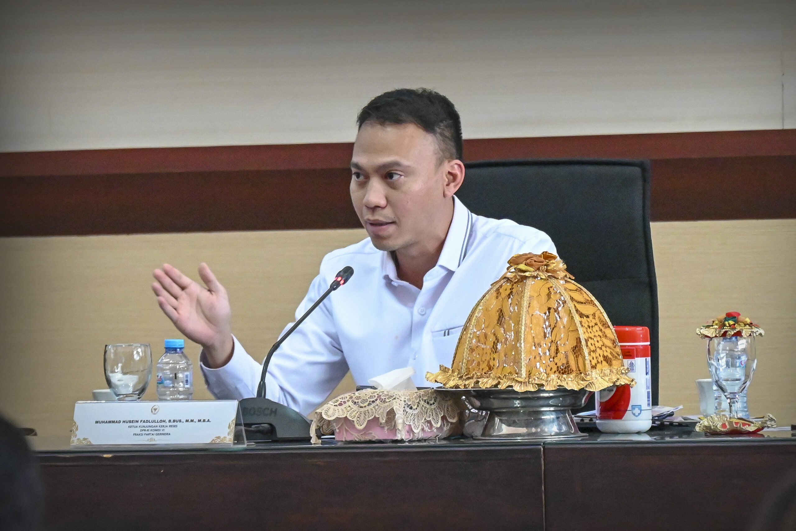 Anggota Komisi VI DPR RI, Muhammad Husein Fadlulloh, saat memimpin kunjungan kerja reses ke Kantor Gubernur Provinsi Sulawesi Selatan, Jumat (3/10/2025). Foto: Mario/vel.