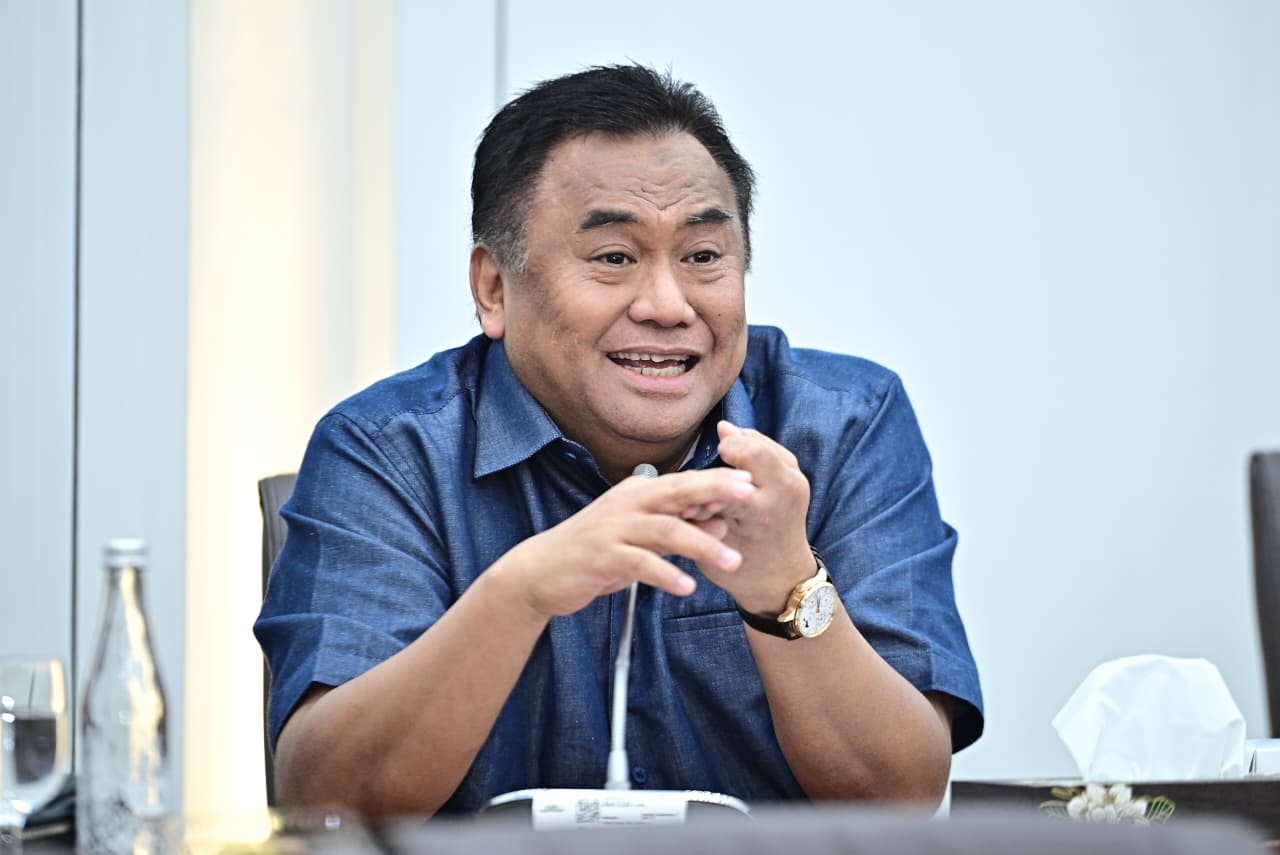Anggota Komisi VI DPR RI Rachmad Gobel dalam RDP Komisi VI DPR RI dengan Direktur Utama PT Krakatau Steel Muhammad Akbar Djohan di Gedung DPR RI, Senayan, Jakarta, Selasa (30/9/2025). Foto : Farhan/Andri.