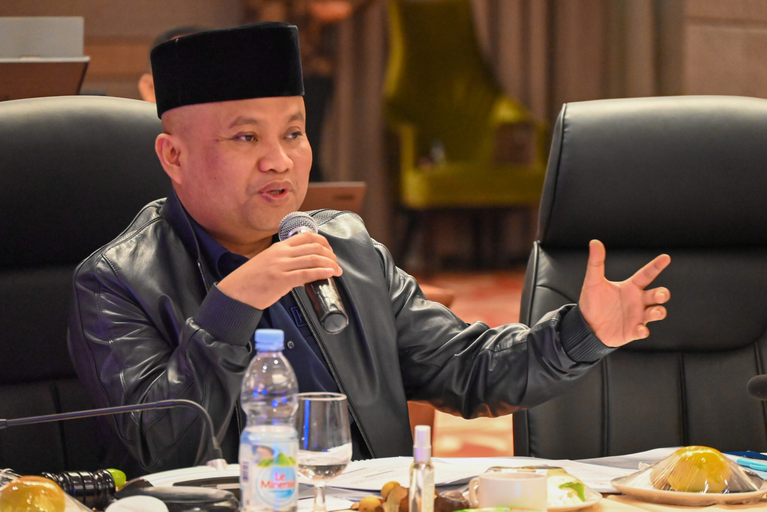 Wakil Ketua Komisi XIII Sugiat Santoso saat memimpin rapat dengar pendapat di Medan. Foto: Nadya/vel.