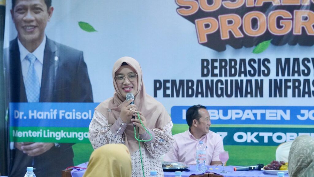 Anggota DPR RI Meitri Citra Wardani, saat meresmikan Instalasi Pengolahan Air Limbah (IPAL) di SDIT Brilliant, Mojoagung, Kabupaten Jombang, Jawa Timur, Rabu (22/10/2025). Foto: Ist/vel.
