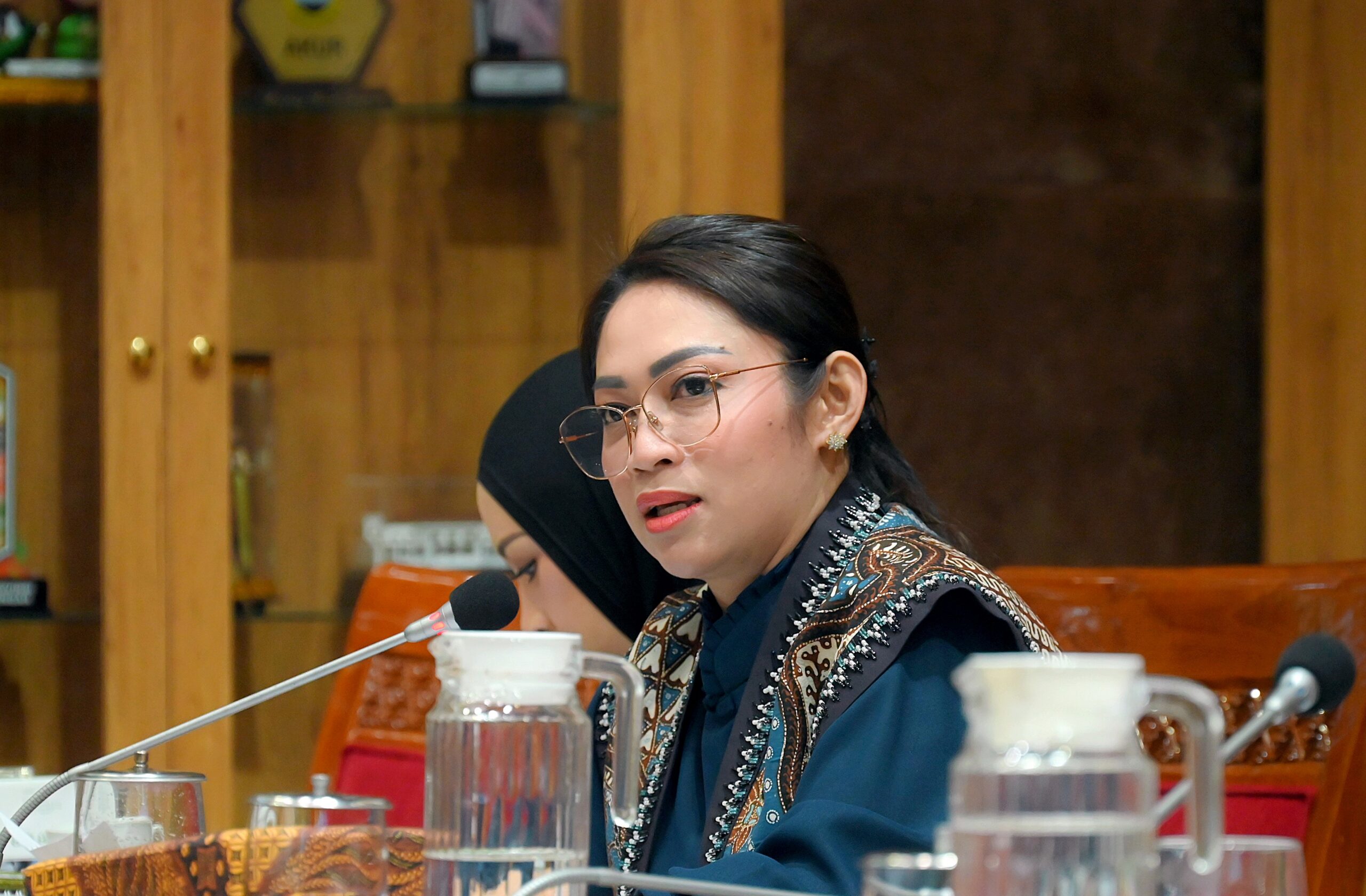 Anggota Komisi X DPR RI Eva Stevany Rataba dalam RDPU Panja Pelestarian Cagar Budaya dengan sejumlah Balai Pelestarian Kebudayaan (BPK) di Indonesia, di Gedung DPR RI, Senayan, Jakarta, Selasa (30/9/2025). Foto : Tari/Andri.