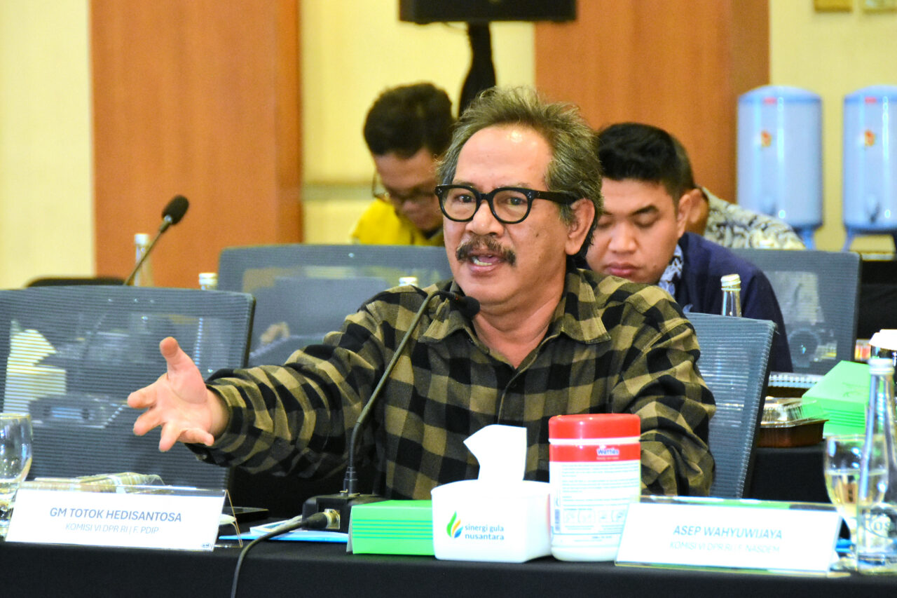 Anggota Komisi VI DPR RI GM Totok Hedisantosa saat mengikuti Kunjungan Kerja dalam rangka meninjau Perkembangan Industri Gula dan Ketahanan Pangan, di Surabaya, Jawa Timur Jumat (3/10/2025). Foto: Runi/vel