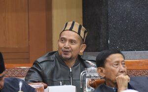 Anggota Komisi VIII DPR RI An’im Falachuddin dalam RDP Komisi VIII DPR RI dengan Sekretaris Jenderal dan Dirjen Pendidikan Islam Kementerian Agama RI, serta para Rektor PTKIN wilayah luar Pulau Jawa, di Gedung DPR, Jakarta, Senin (10/11/25). Foto : Arief.