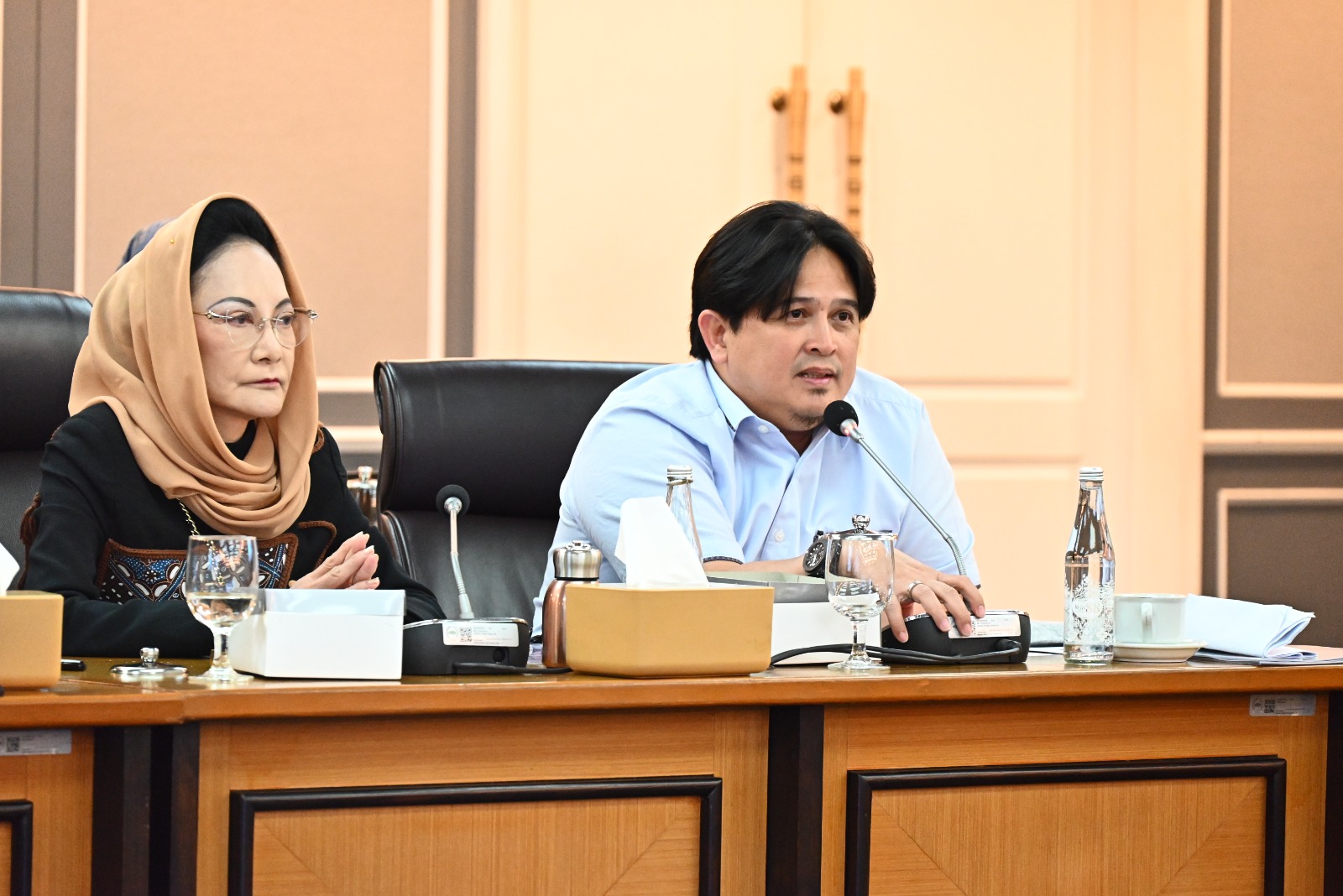 Wakil Ketua Komisi XIII DPR RI Rinto Subekti saat mengikuti RDP dan RDPU Dirjen Imigrasi, Ombudsman RI serta Perwakilan DEMOSDUWHV di Gedung Nusantara II, DPR RI, Senayan, Jakarta, Senin (24/11/2025). Foto: Runi/vel.