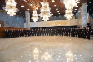 Foto bersama usai pelantikan Pejabat Administrator, Pejabat Pengawas, Pejabat Fungsional, serta PPPK dan PPPK Paruh Waktu di lingkungan Sekretariat Jenderal DPR RI yang digelar di Gedung Nusantara. Foto: Alma/vel.