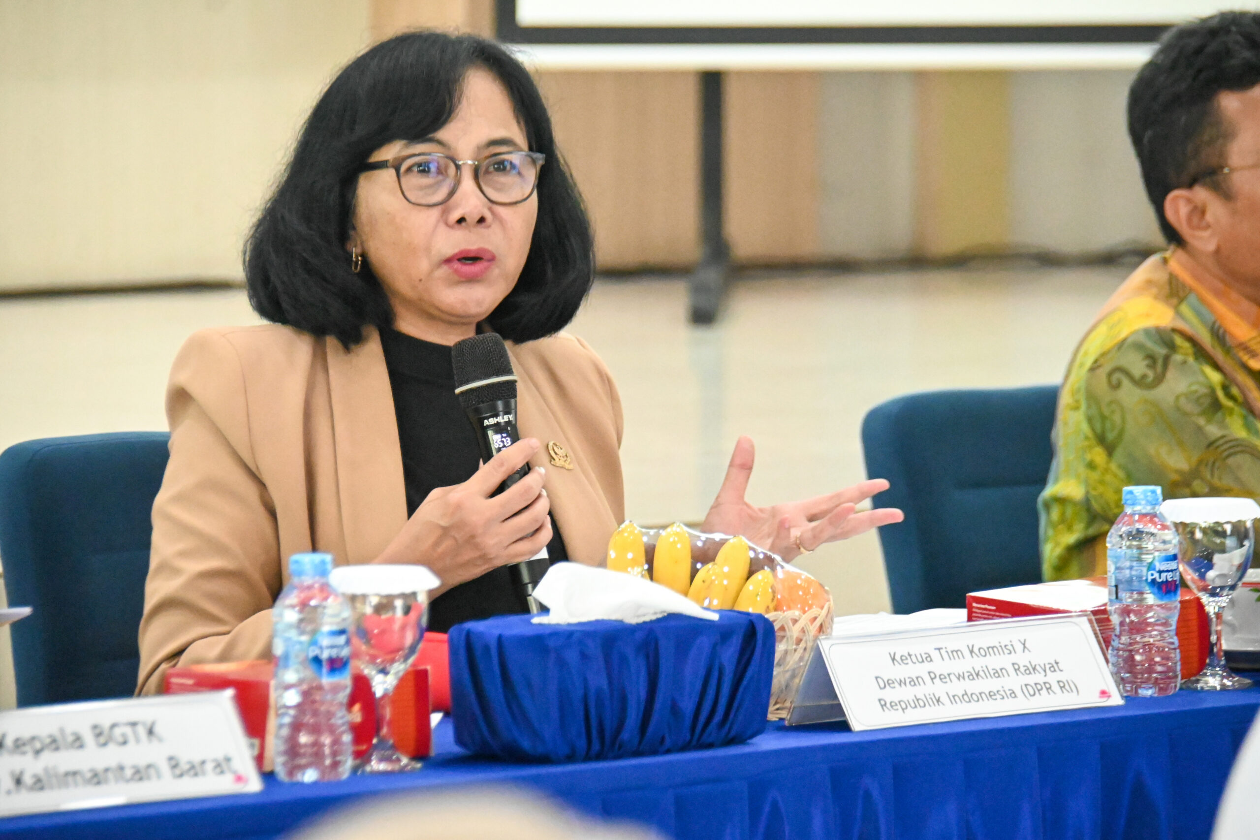 Wakil Ketua Komisi X DPR RI MY Esti Wijayanti, saat memimpin Kunjungan Kerja Bidang Pendidikan Komisi X di Pontianak, Kalimantan Barat, Rabu (19/11/2025). Foto: Ridwan/vel.
