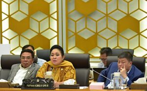 Ketua Komisi IV DPR RI Siti Hediati Soeharto dalam Rapat Kerja Komisi IV DPR RI bersama Menteri Pertanian pada Senin (24/11/2025) di Gedung Nusantara, Senayan, Jakarta. Foto : Oji/Andri.