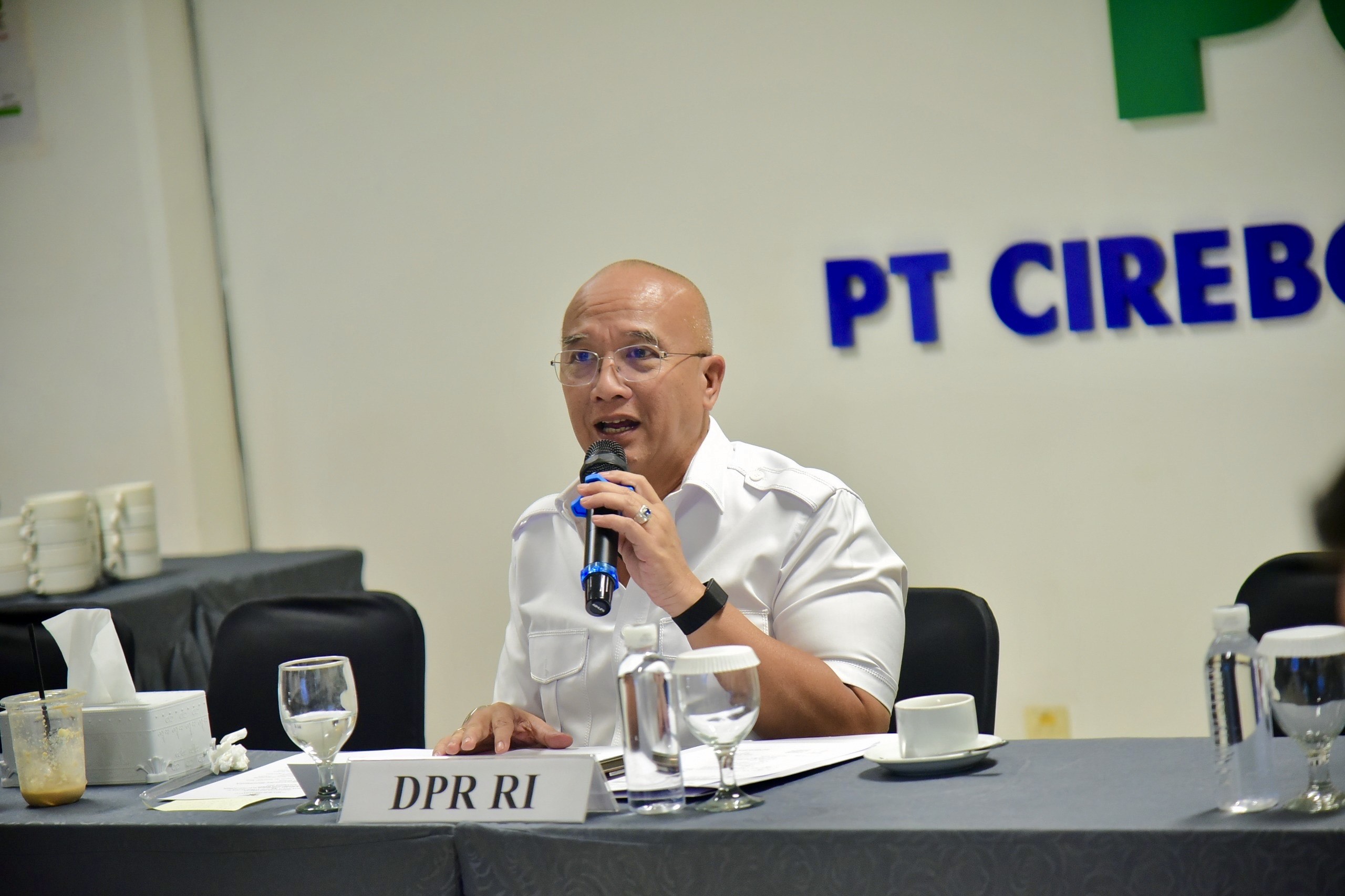 Wakil Ketua Komisi XII DPR RI, Dony Maryadi Oekon, saat memimpin kunjungan kerja ke PT Cirebon Power Services, Jumat (7/11/2025). Foto: Eki/vel