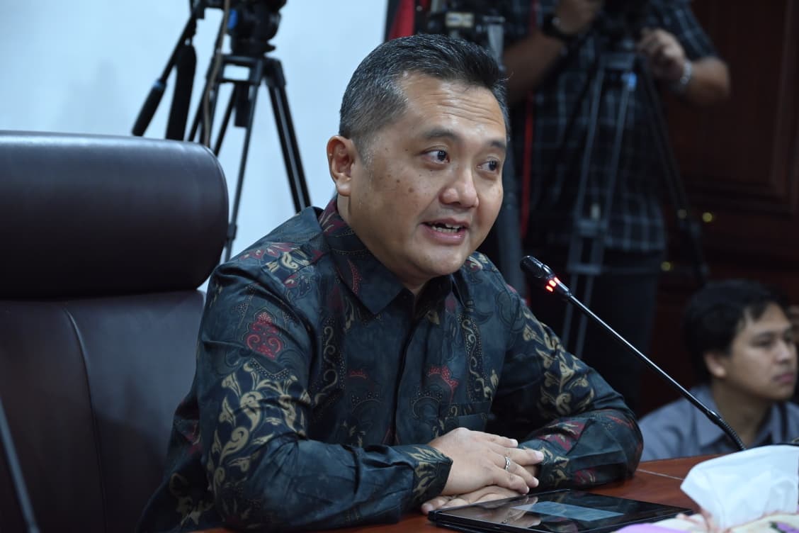 Ahli media sosial Ismail Fahmi hadir sebagai saksi ahli dalam sidang terbuka MKD atas dugaan pelanggaran etik lima anggota DPR RI nonaktif, di ruang sidang MKD DPR RI, Senayan, Jakarta, Senin (3/11/2025). Foto: Runi/vel.