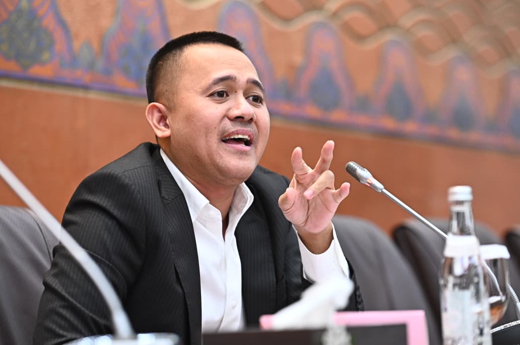 Anggota Komisi VI DPR RI Mufti Aimah Nurul Anam saat mengikuti Menteri Koperasi dan Direktur Utama PT Agrinas Pangan Nusantara di ruang rapat Komisi VI DPR RI, Senayan, Jakarta, Selasa (18/11). Foto: Farhan/vel.