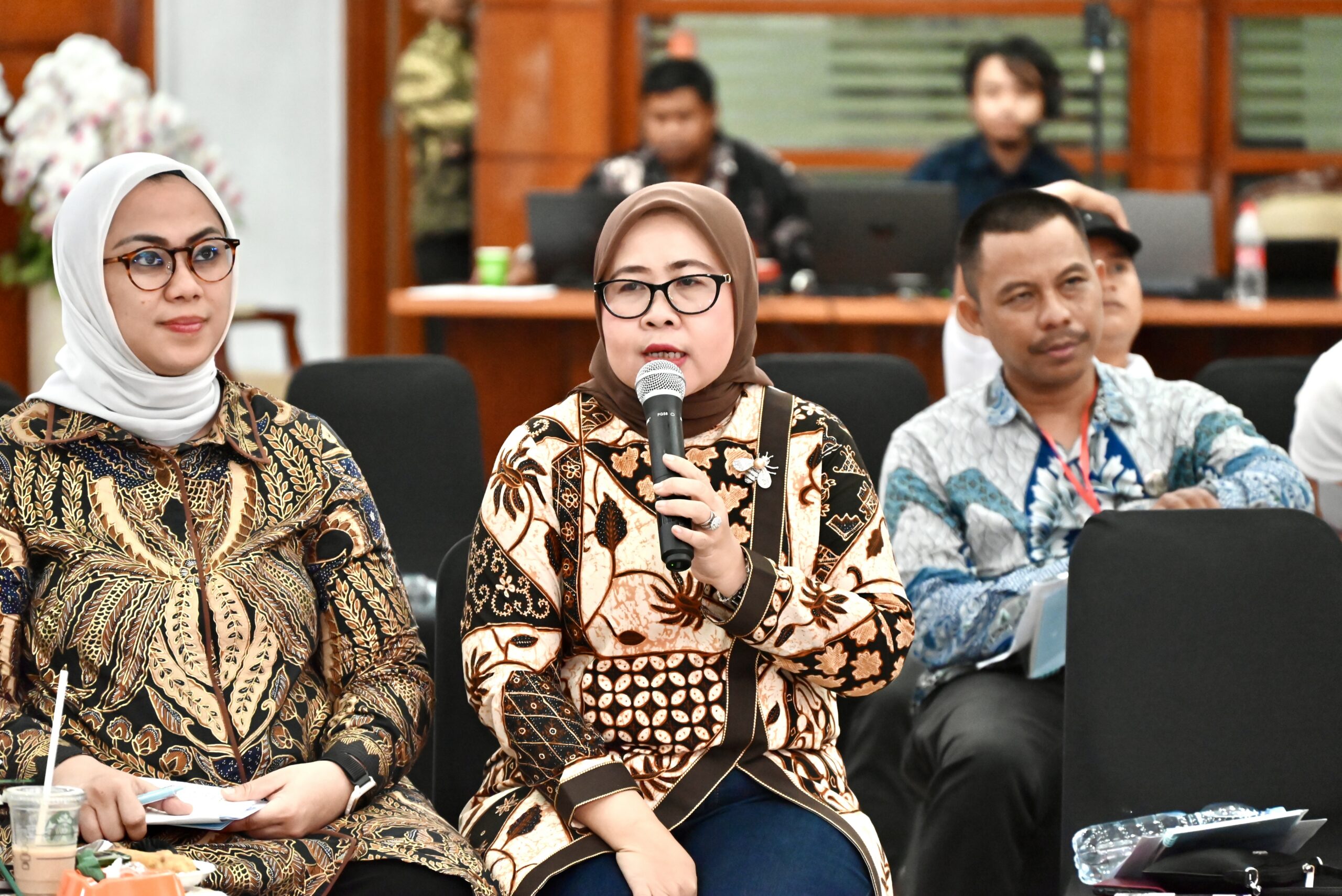 Anggota BAM DPR RI Siti Mukaromah saat mengikuti Festival Aspirasi Masyarakat BAM DPR RI di Bogor, Jawa Barat, Jumat (21/11/25). Foto: Adi/vel.