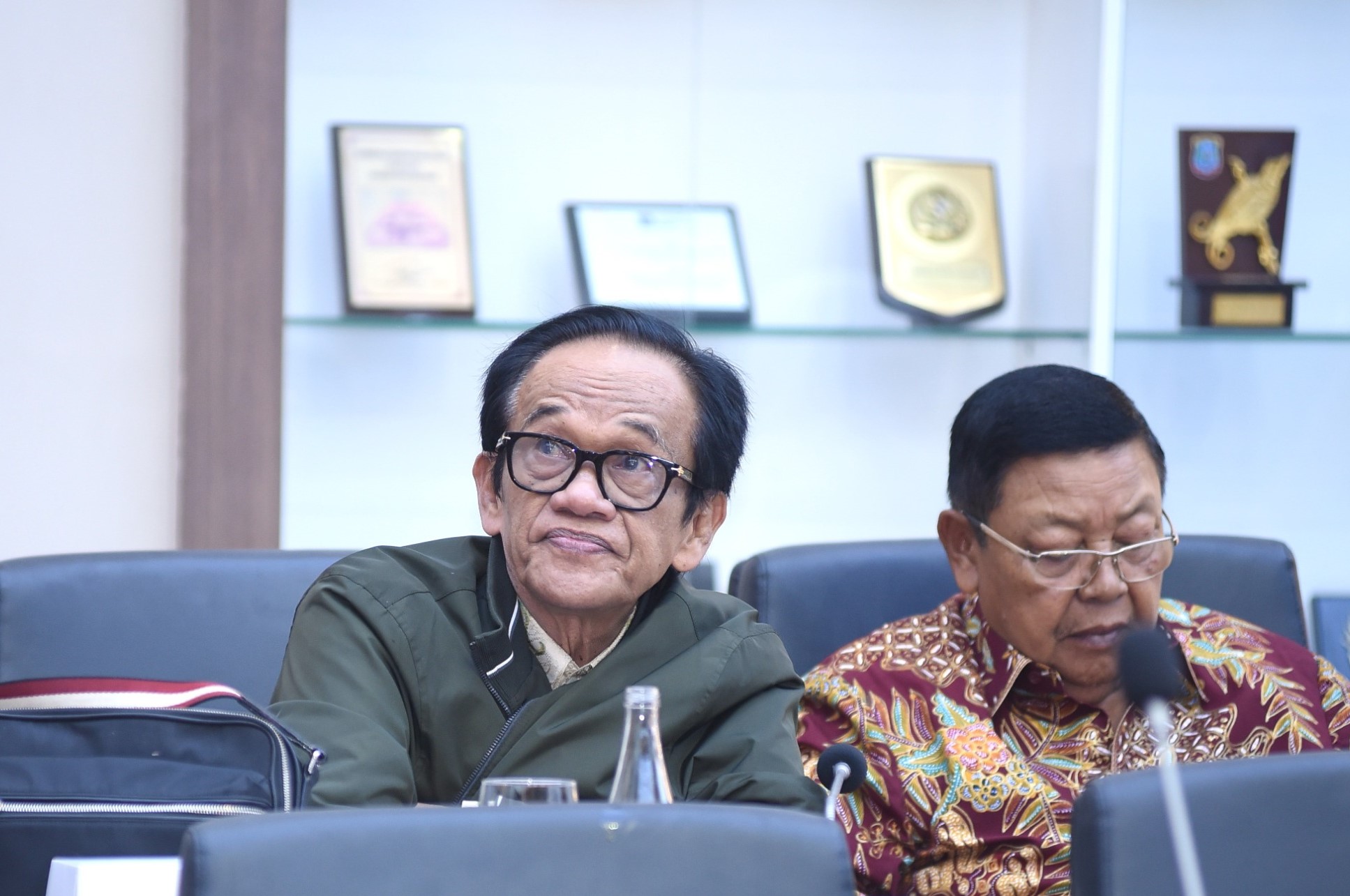 Anggota Badan Legislasi (Baleg) DPR RI, La Tinro La Tunrung dalam rapat Panja membahas penyempurnaan RUU BPIP di Ruang Baleg, Gedung Nusantara I, Senayan, Jakarta, Senin (24/11/2025). Foto : Opie/Andri.