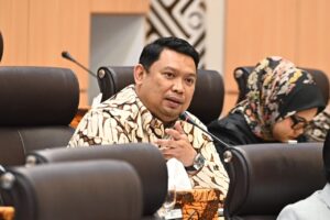 Anggota DPR RI Komisi VII, Ilham Permana dalam RDP Komisi VII DPR RI dengan Direktur Jenderal Industri Agro dan Kepala BSKJI Kementerian Perindustrian RI di Ruang Rapat Komisi VII, Senayan, Jakarta, Senin (10/11/2025). Foto : Farhan/Andri.