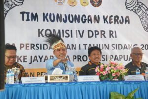 Wakil Ketua Komisi IV DPR RI Ahmad Yohan saat memimpin pertemuan dalam kunjungan kerja Komisi IV ke Jayapura Jumat (31/10/2025). Foto: Singgih/vel.