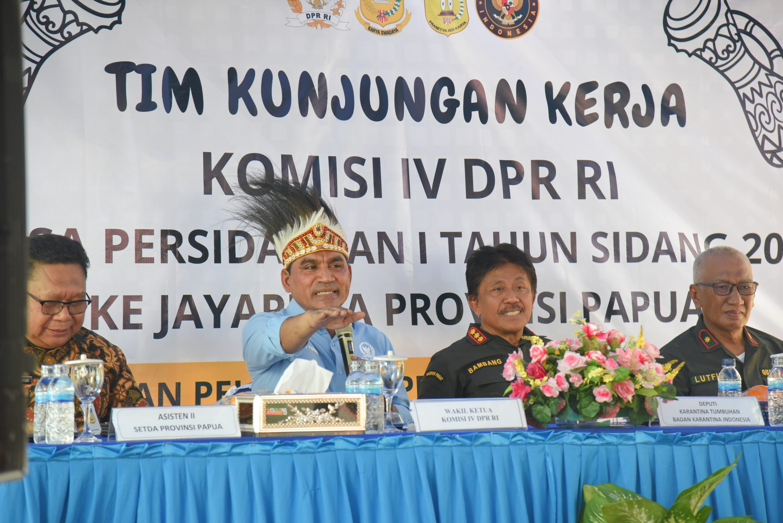Wakil Ketua Komisi IV DPR RI Ahmad Yohan saat memimpin pertemuan dalam kunjungan kerja Komisi IV ke Jayapura Jumat (31/10/2025). Foto: Singgih/vel.