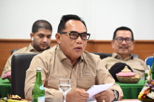Anggota Komisi IV DPR I Nyoman Adi Wiryatama saat mengikuti pertemuan Kunjungan Kerja Spesifik di Denpasar, Bali. Foto: Yoga/vel.