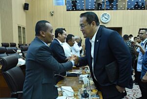 Anggota Komisi XII DPR RI Yulian Gunhar dalam Rapat Kerja Komisi XII DPR RI dengan Menteri ESDM Bahlil Lahadalia, di Ruang Rapat Komisi XII, Gedung Nusantara I, Senayan, Jakarta, Selasa (11/11/2025). Foto : Jaka/Andri.