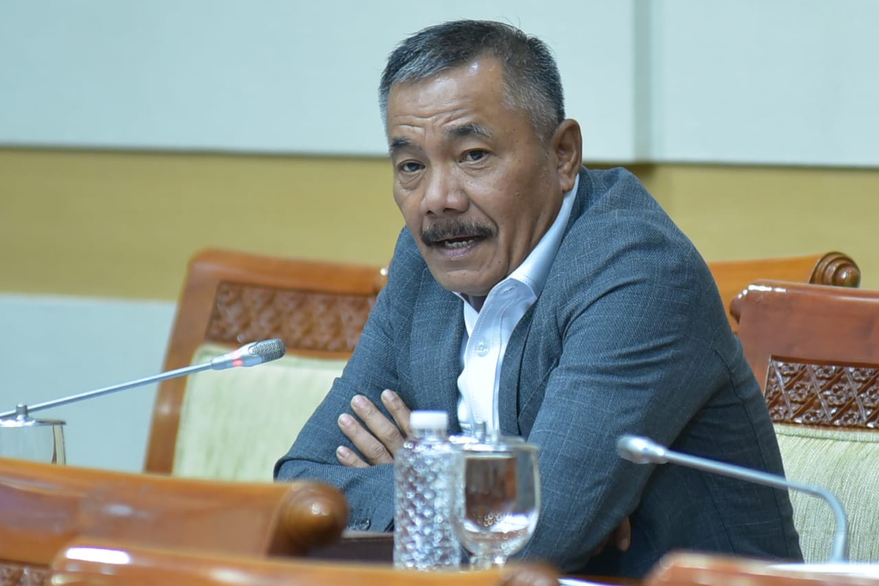 Anggota Komisi III DPR RI Sarifuddin Sudding saat mengikuti RDPU dengan Universitas Pancasila, Universitas Banten Jaya, dan Ikatan Notaris Indonesia di Gedung Nusantara II, Senayan, Jakarta, Kamis (6/11/2025). Foto: Oji/vel.
