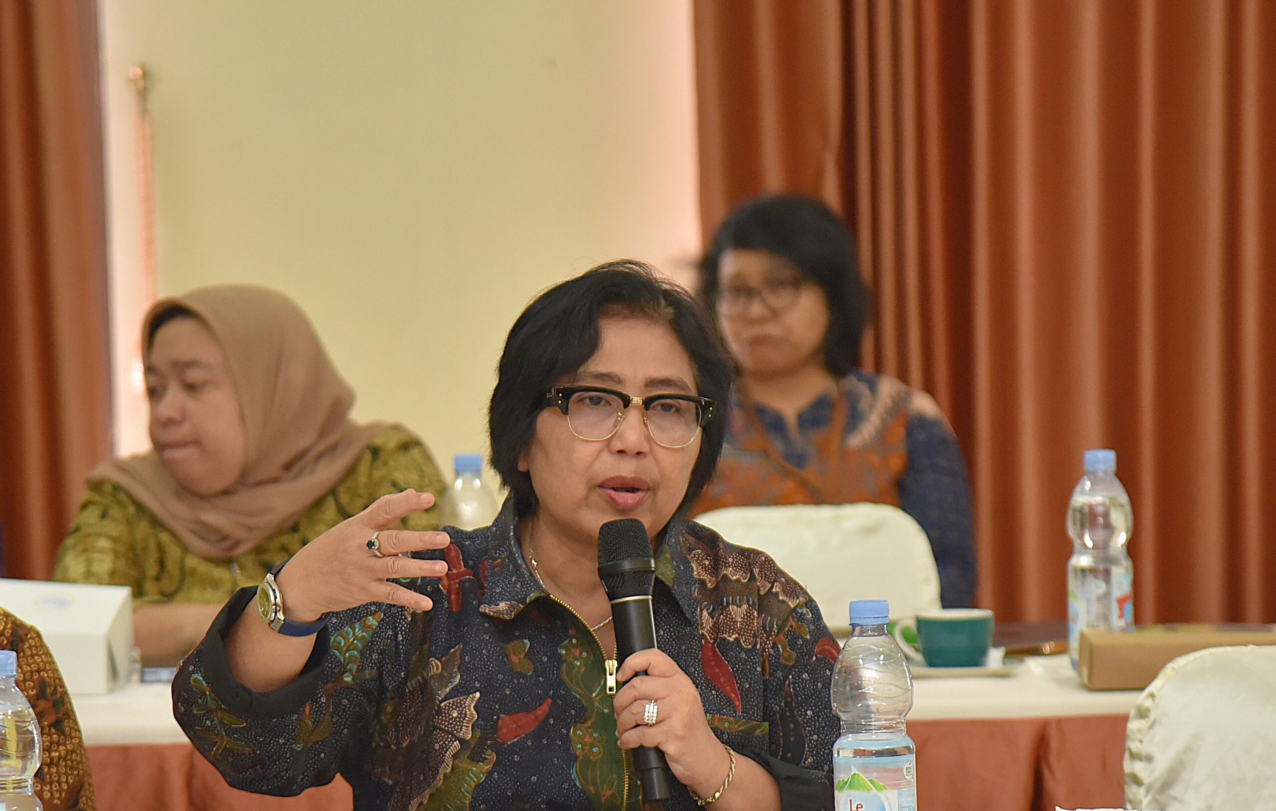 Anggota Komisi IX DPR RI, Irma Suryani saat melakukan Kunjungan Kerja Spesifik (Kunspek) Komisi IX DPR RI ke Rumah Sakit Jiwa (RSJ) Grhasia, Sleman, Yogyakarta, Kamis (6/11/2025). Foto : Aas/Andri.