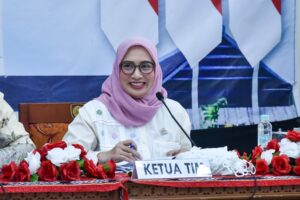 Ketua Komisi IX DPR RI, Nihayatul Wahfiroh, saat memimpin pertemuan rapat dengan Gubernur Maluku, BPJS Kesehatan, Kementerian Kesehatan dan stakeholder di Kantor Gubernur Maluku, Kota Ambon, Maluku, Jumat (31/10/2025). Foto: Safitri/vel.
