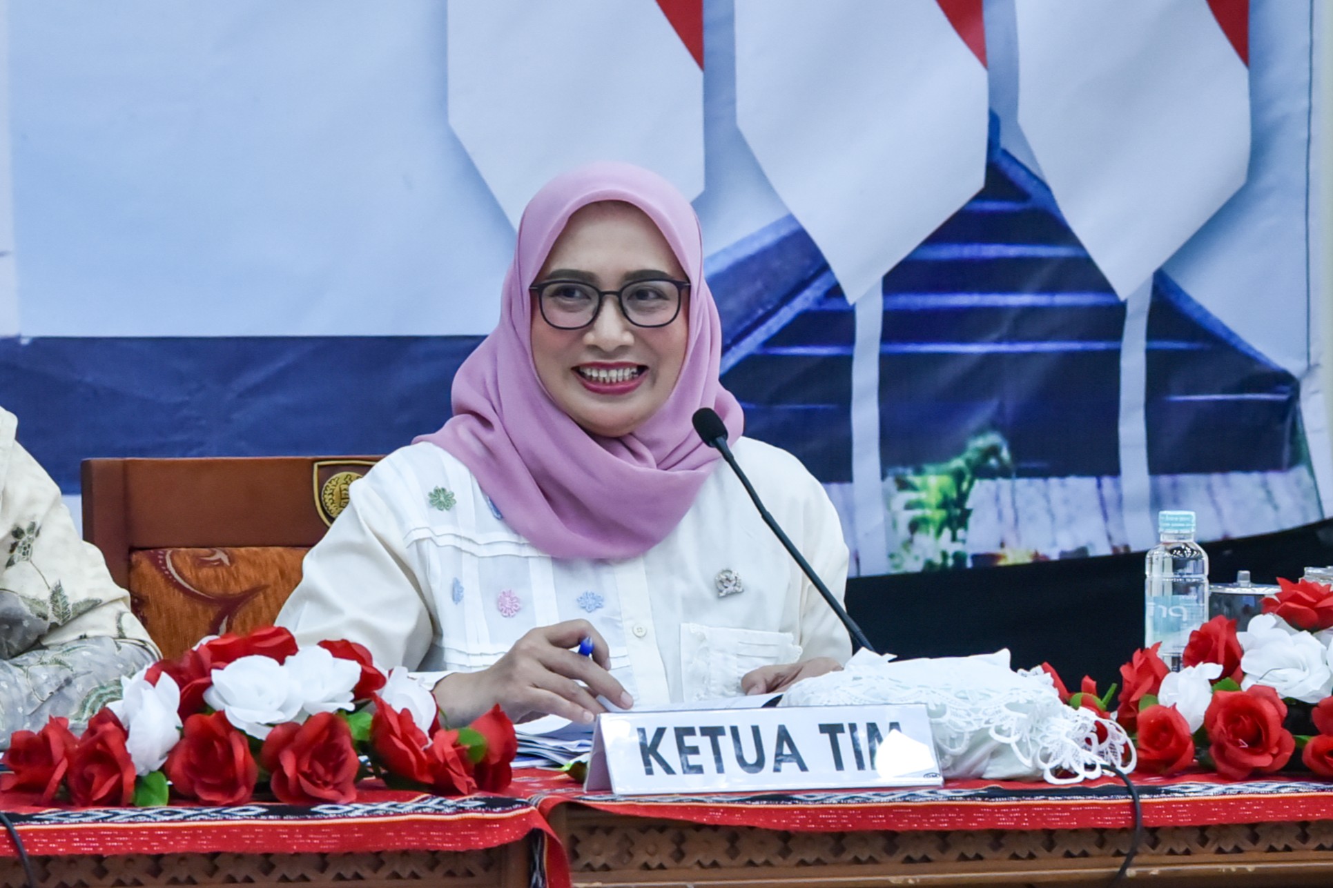 Ketua Komisi IX DPR RI, Nihayatul Wahfiroh, saat memimpin pertemuan rapat dengan Gubernur Maluku, BPJS Kesehatan, Kementerian Kesehatan dan stakeholder di Kantor Gubernur Maluku, Kota Ambon, Maluku, Jumat (31/10/2025). Foto: Safitri/vel.