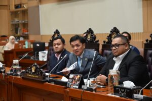 Ketua Komisi III DPR RI Habiburokhman saat konferensi pers (Konpers) di Gedung Nusantara II, Kompleks Parlemen, Senayan, Jakarta, Selasa (18/11/2025). Foto: Mahendra/vel.