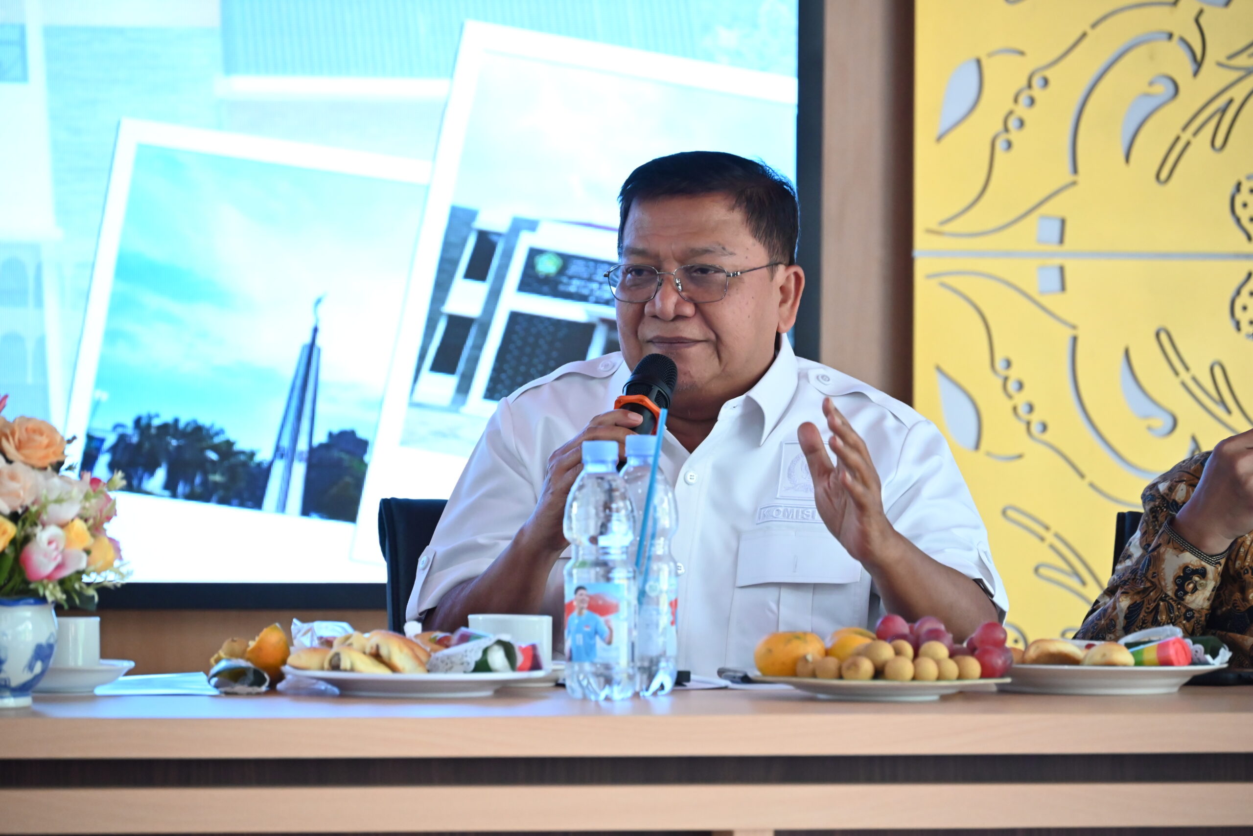 Wakil Ketua Komisi VIII DPR RI Abdul Wachid saat mengikuti Kunjungan Kerja Spesifik Komisi VIII DPR RI ke Pusat Layanan Haji dan Umrah Terpadu di Kota Bogor, Jawa Barat, Kamis (20/11/2025). Foto: Galuh/vel.