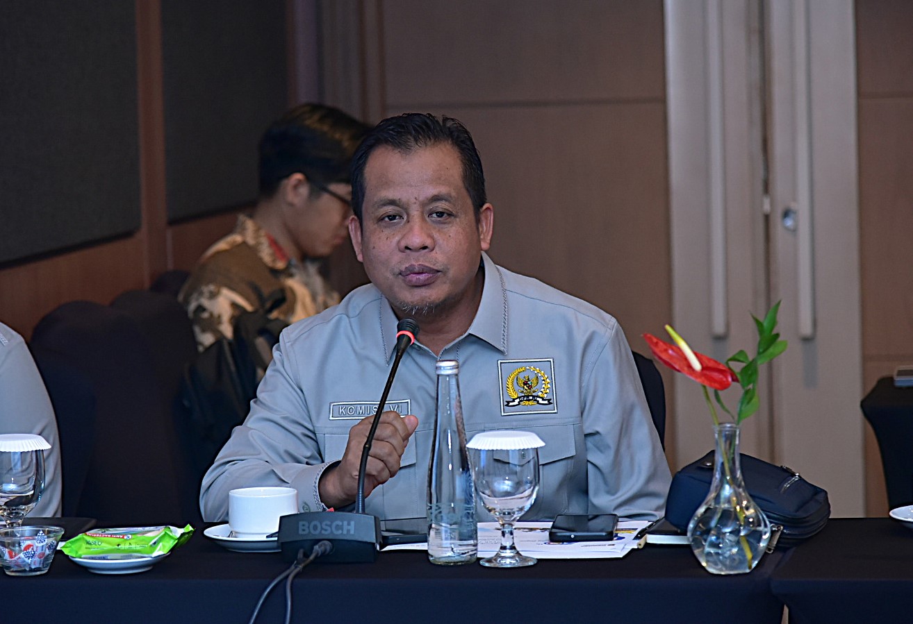 Anggota Komisi VI DPR RI, Askweni saat mengikuti kunjungan kerja spesifik Komisi VII ke Sidoarjo, Provinsi Jawa Timur, Sabtu (22/11/2025). Foto : Oji/Andri.