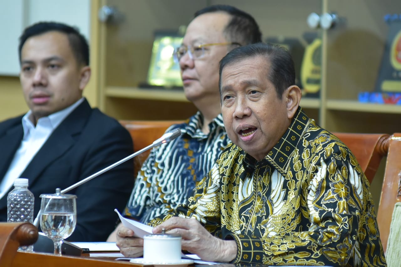 Anggota Komisi III DPR RI Safaruddin saat mengikuti Rapat Dengar Pendapat Umum (RDPU) Komisi III DPR RI bersama beberapa akademisi dan organisasi profesi hukum, di Gedung Nusantara II, Senayan, Jakarta, Kamis (6/11/2025). Foto: Oji/vel.