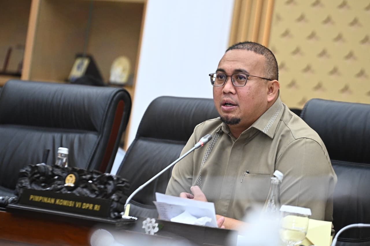 Wakil Ketua Komisi VI DPR RI Andre Rosiade saat memimpin agenda Rapat Dengar Pendapat Komisi VI DPR RI dengan PT Freeport di Gedung Nusantara I, Senayan, Jakarta, Senin (24/11/2025). Foto : Farhan/Andri.