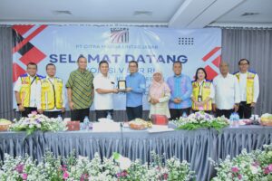 Wakil Ketua Komisi V DPR RI, Syaiful Huda saat melakukan kunjungan kerja ke Ruas Tol Soroja (Soreang–Pasir Koja), Kabupaten Bandung, Jawa Barat, Kamis (6/11/2025). Foto : Rni/Andri.