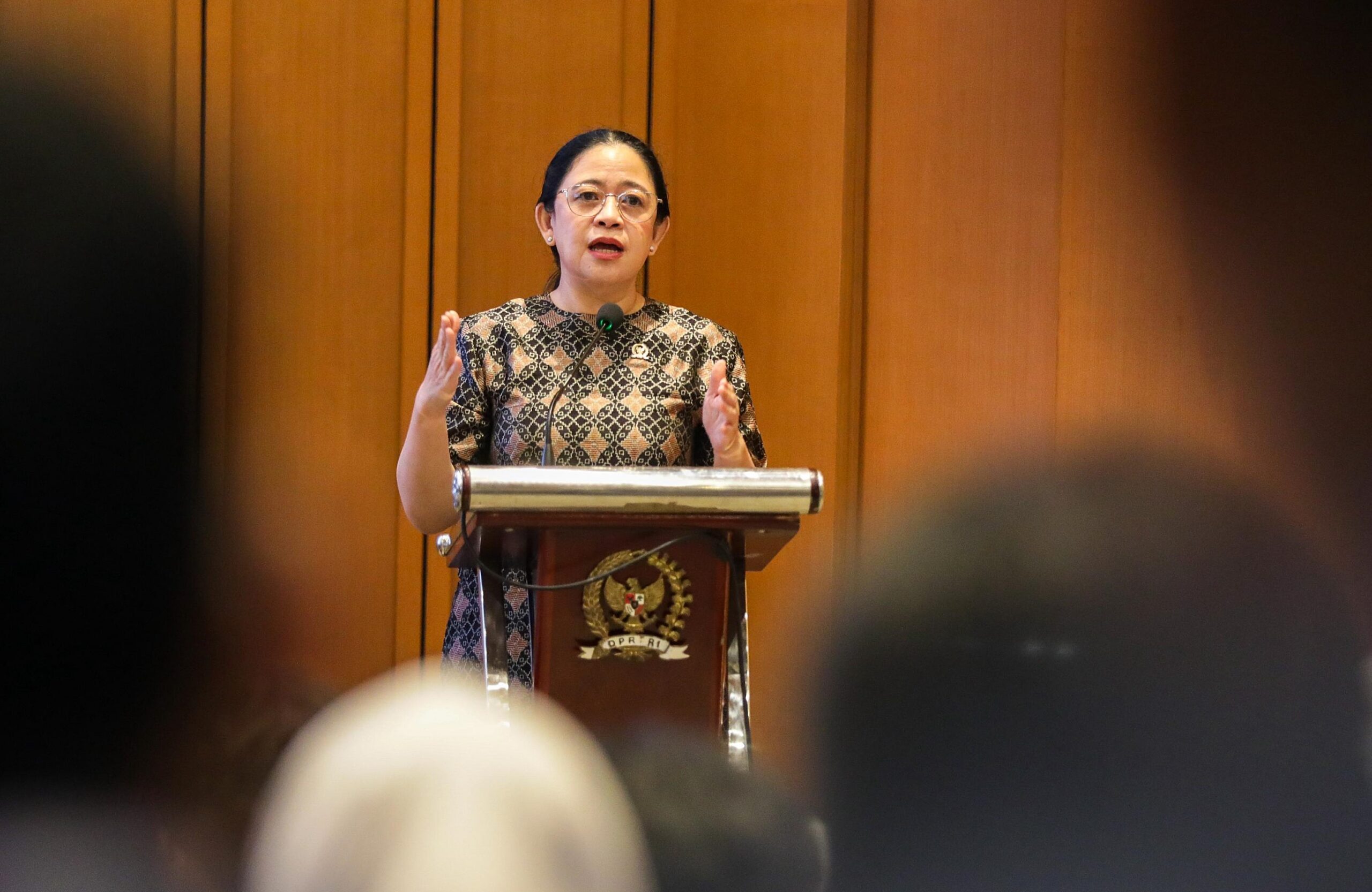 Ketua DPR RI Dr. (H.C.) Puan Maharani membuka kegiatan simulasi persidangan Parlemen Remaja digelar di Gedung Nusantara, Kompleks Parlemen, Senayan, Jakarta, Kamis (6/11/2025). Foto : Tari/Andri.