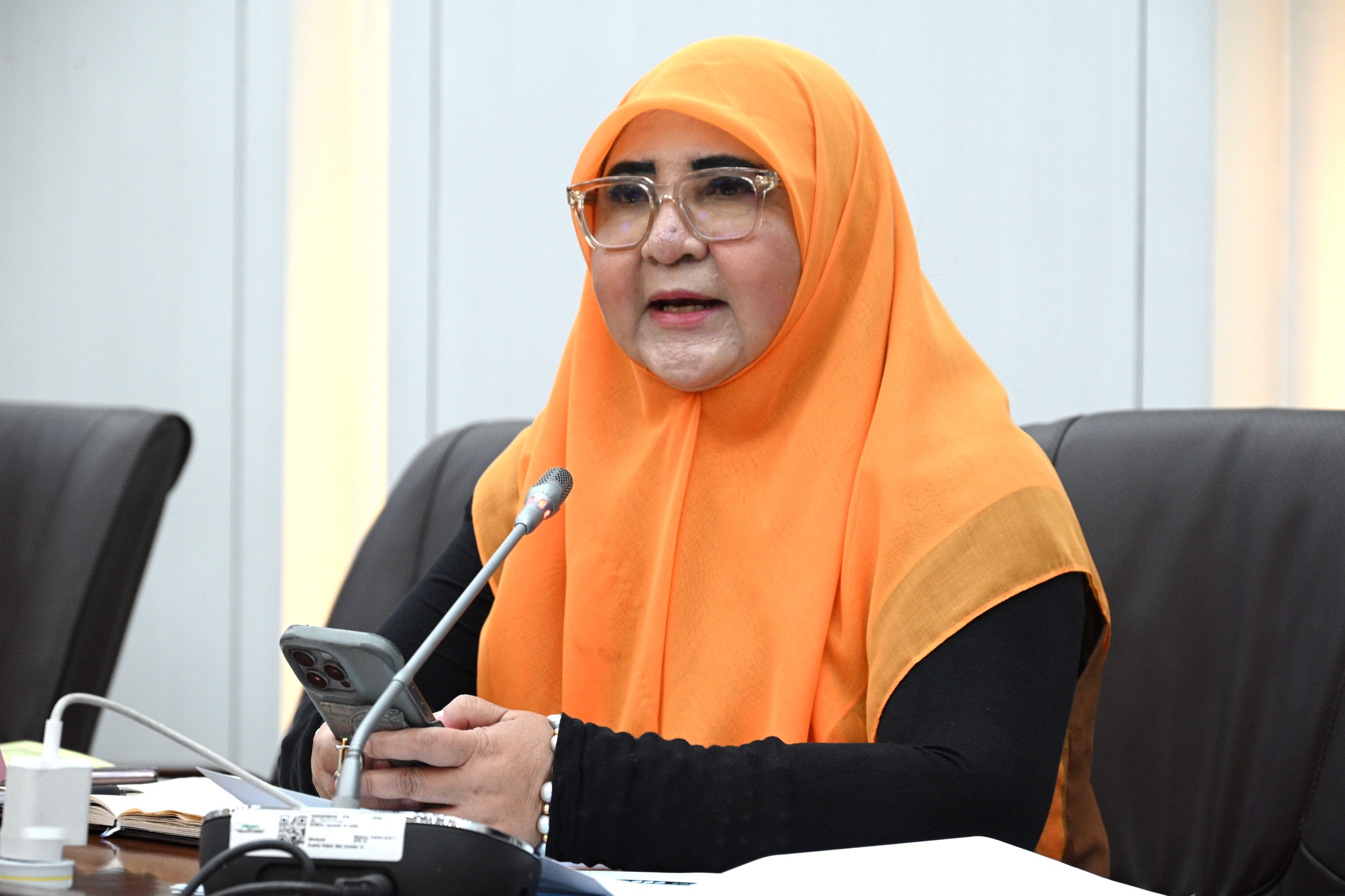 Anggota Komisi VI DPR RI Nevi Zuairina saat mengikuti Rapat Dengar Pendapat (RDP) Komisi VI DPR RI bersama Kementerian Perdagangan dan Komisi Pengawas Persaingan Usaha (KPPU) di Gedung Nusantara I, Senayan, Jakarta, Kamis (6/11/2025). Foto: Geraldi/vel