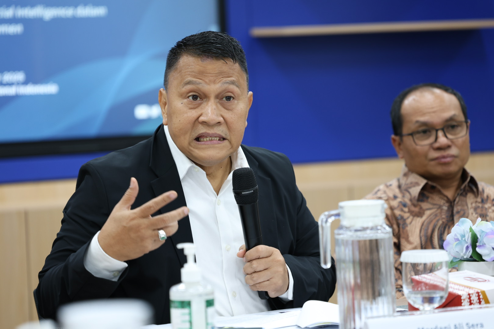 Ketua Badan Kerja Sama Antar-Parlemen (BKSAP) DPR RI, Mardani Ali Sera, dalam kunjungan kerja BKSAP DPR RI ke Universitas Islam Internasional Indonesia (UIII) di Depok, Jawa Barat, Rabu (5/11/2025). Foto : Andri.