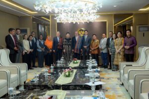 Pimpinan serta Anggota Komisi I DPR RI saat menerima kunjungan kehormatan Menteri Luar Negeri Kroasia beserta delegasi di Gedung Nusantara III, Senin (10/11/2025). Foto: Tari/vel.