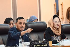 Ketua Komisi XIII DPR RI Willy Aditya dalam RDP dan RDPU Dirjen Imigrasi, Ombudsman RI serta Perwakilan DEMOSDUWHV di Gedung Nusantara II, Senayan, Jakarta, Senin (24/11/2025). Foto : Runi/Andri.