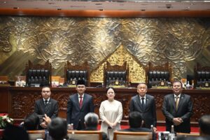Anggota Komisi VIII DPR RI Maman Imanulhaq saat diwawancarai Parlementaria di Nusantara II, Kompleks Parlemen, Senayan, Jakarta, Selasa (4/11/2025). Foto: Sari/vel.