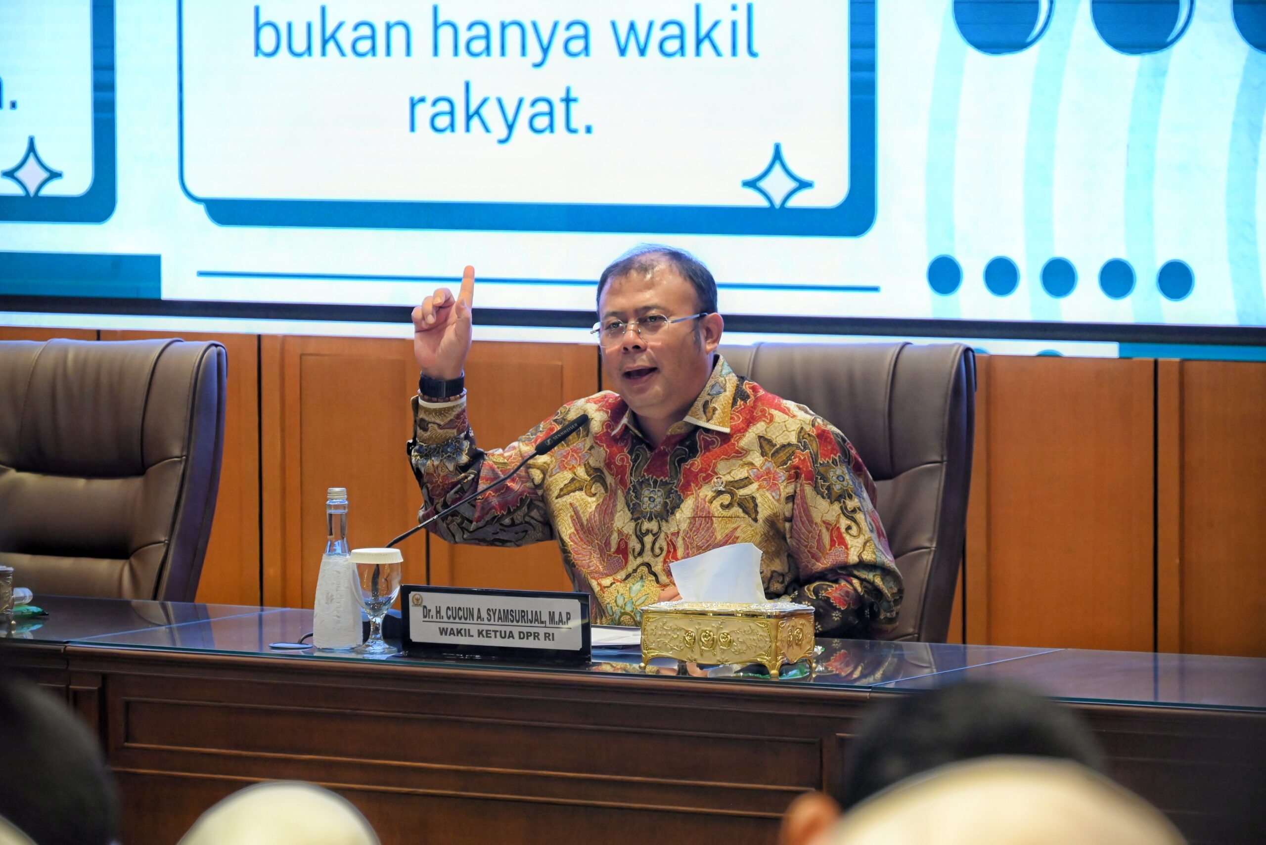 Wakil Ketua DPR RI Cucun Ahmad Syamsurijal saat memberikan sambutan pada kegiatan Parlemen Remaja di Gedung Nusantara, Kompleks Parlemen Senayan, Jakarta, Kamis (6/11/2025). Foto: Tari/vel