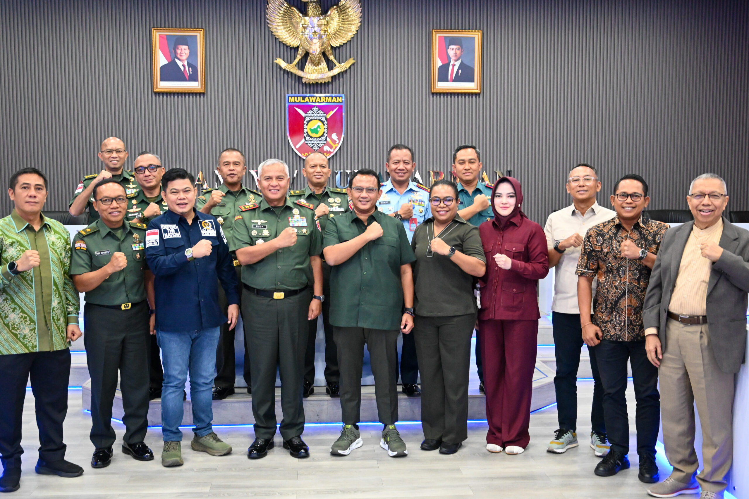 Anggota Komisi I DPR RI Anton Sukartono di sela-sela Kunjungan Kerja Spesifik Komisi I ke Kodam VI/Mulawarman, Balikpapan, Kalimantan Timur, Rabu (12/11/2025). Foto : Ndy/Andri